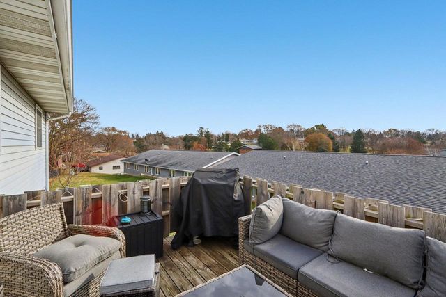 209-211 Buechner Drive, Mount Horeb, WI 53572