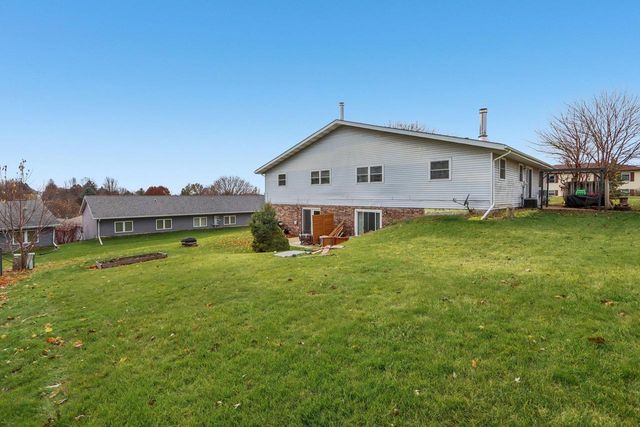 209-211 Buechner Drive, Mount Horeb, WI 53572