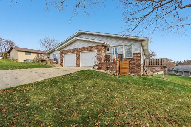 209-211 Buechner Drive, Mount Horeb, WI 53572