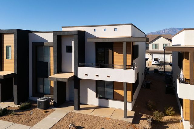 3302 E ELKHORN LN, Washington, UT 84780