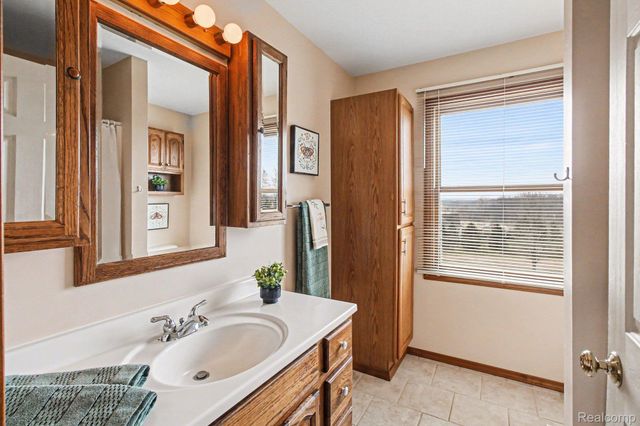 8806 Bergin Road, Hartland Township, MI 48843