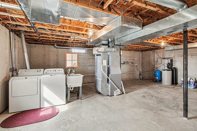 8806 Bergin Road, Hartland Township, MI 48843