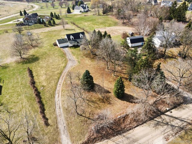8806 Bergin Road, Hartland Township, MI 48843