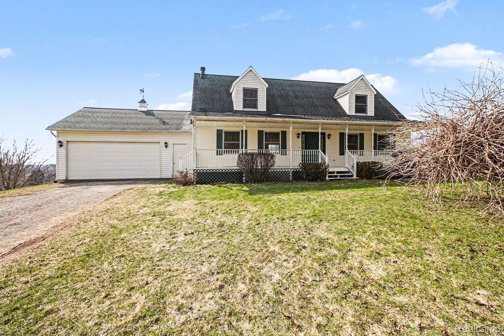 8806 Bergin Road, Hartland Township, MI 48843