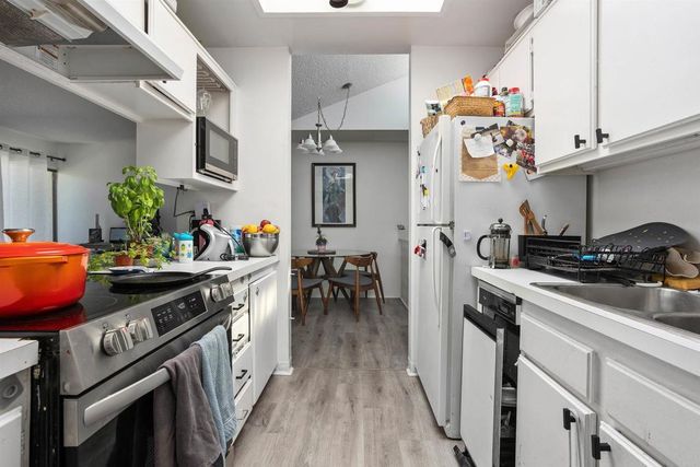 2388 Altisma Way 10 or K, Carlsbad, CA 92009