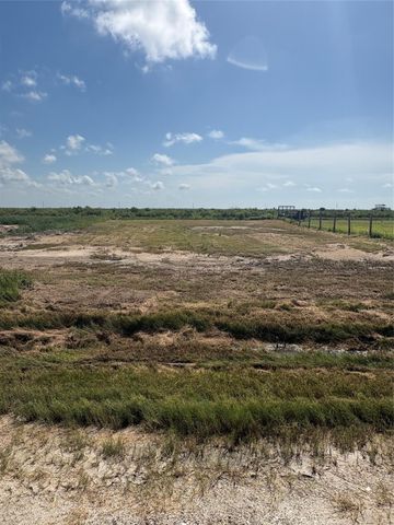 1380 Mabry Street, Gilchrist, TX 77617