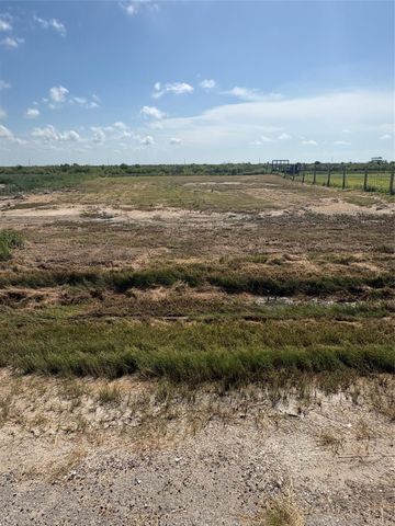1380 Mabry Street, Gilchrist, TX 77617