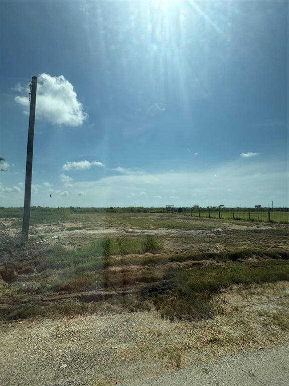 1380 Mabry Street, Gilchrist, TX 77617