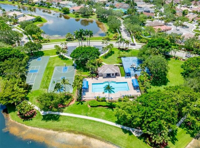 953 Tanglewood Cir 953, Weston, FL 33327