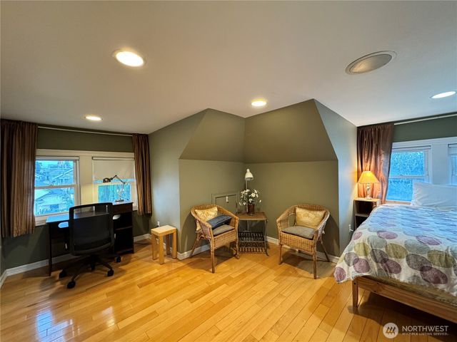 1215 Burwell Street, Bremerton, WA 98337