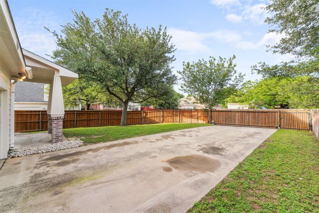 3310 Heavenly Way, Dallas, TX 75237