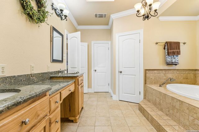 9435 cross mountain, San Antonio, TX 78255