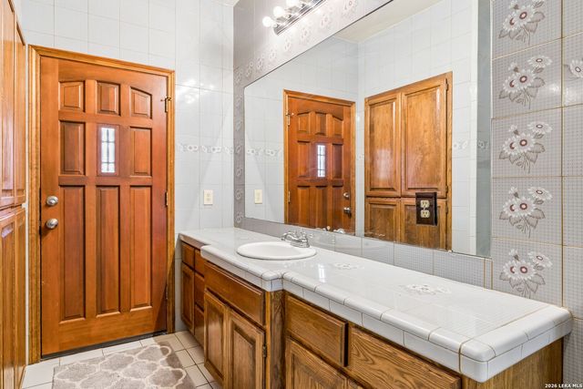 9435 cross mountain, San Antonio, TX 78255