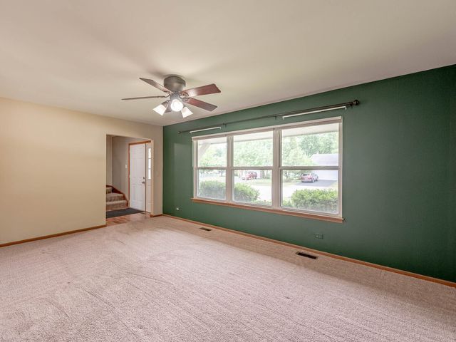 810 Fox Run Lane, Algonquin, IL 60102