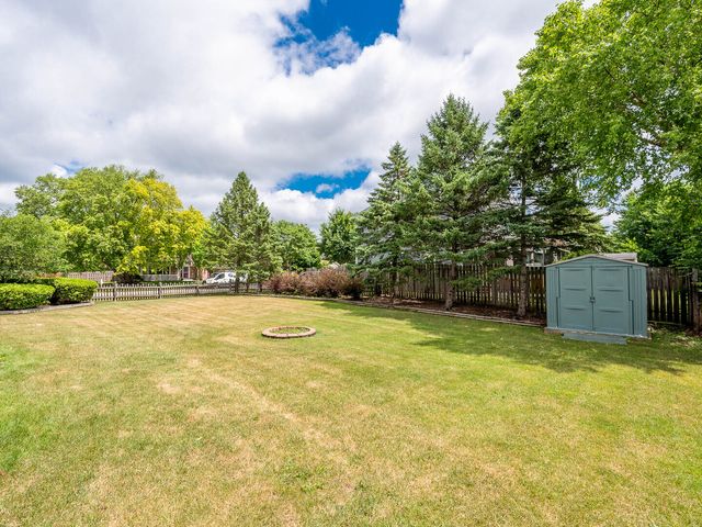 810 Fox Run Lane, Algonquin, IL 60102