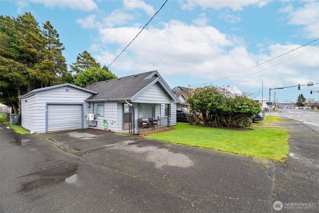 211 30th St, Hoquiam, WA 98550