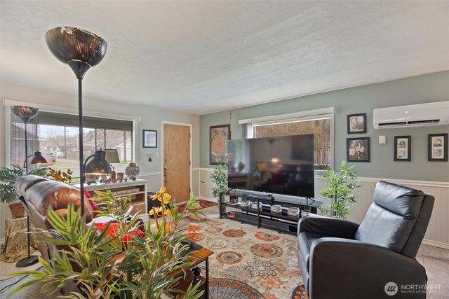 211 30th St, Hoquiam, WA 98550