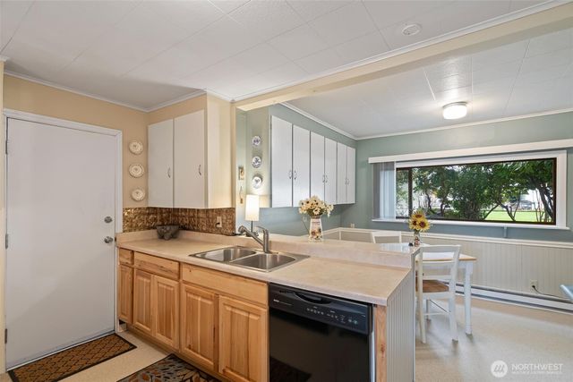 211 30th St, Hoquiam, WA 98550