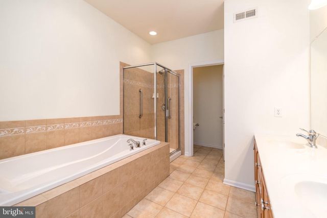 1824 EMERALD DR, Orefield, PA 18069