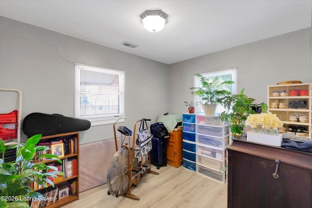541 Brentwood Ave, Louisville, KY 40215