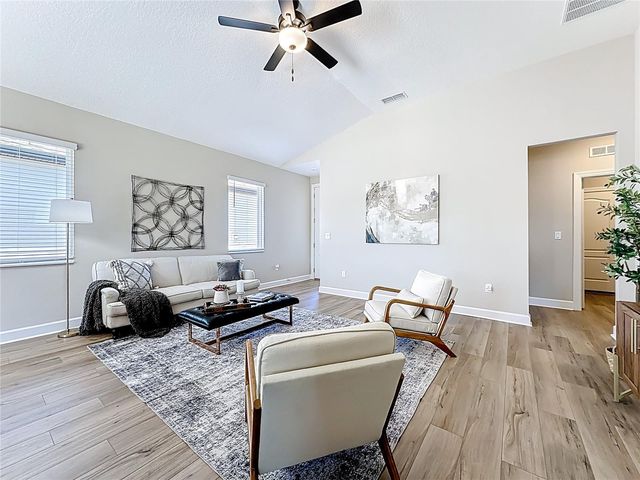 3941 GAREYS FERRY WAY, Middleburg, FL 32068