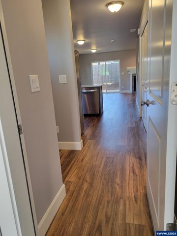3784 Peter Ln NE, Salem, OR 97305