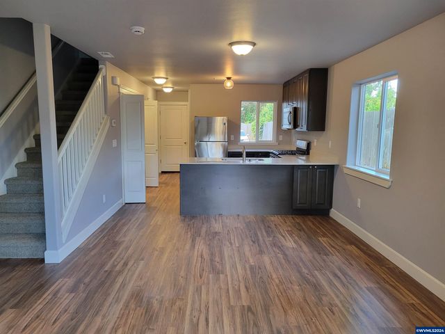 3784 Peter Ln NE, Salem, OR 97305