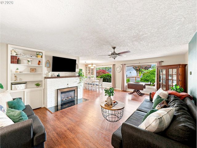 954 LAUREL Ln, Oregon City, OR 97045
