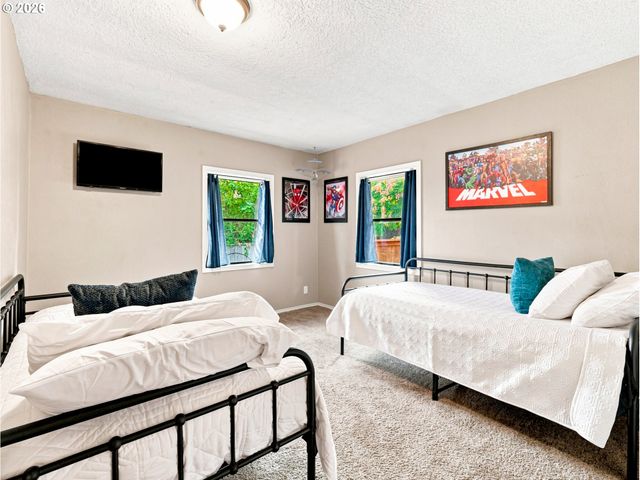 954 LAUREL Ln, Oregon City, OR 97045
