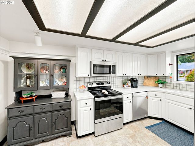 954 LAUREL Ln, Oregon City, OR 97045