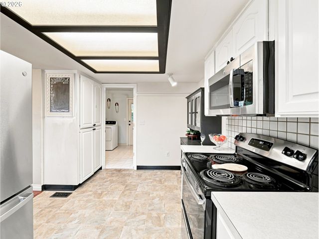 954 LAUREL Ln, Oregon City, OR 97045