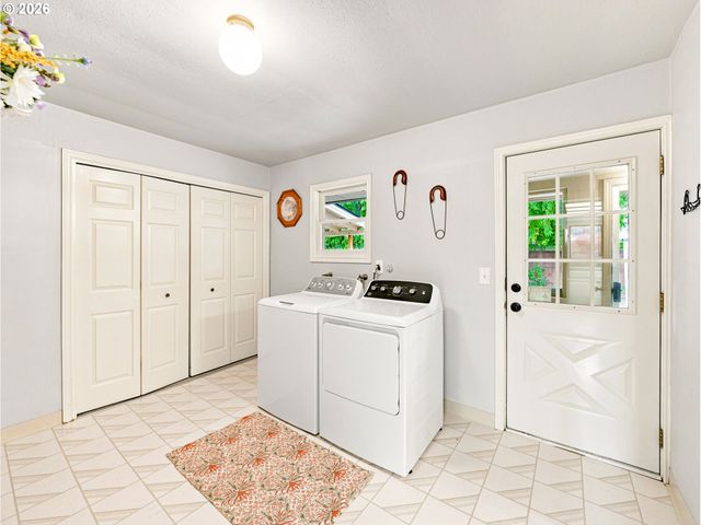 954 LAUREL Ln, Oregon City, OR 97045