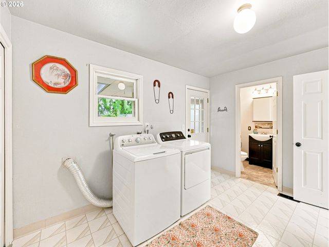 954 LAUREL Ln, Oregon City, OR 97045