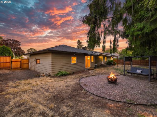 954 LAUREL Ln, Oregon City, OR 97045