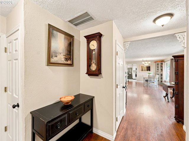 954 LAUREL Ln, Oregon City, OR 97045