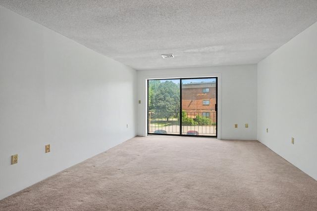 181 Littleton Rd 211, Chelmsford, MA 01824
