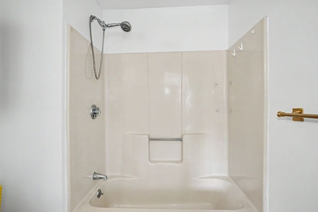 181 Littleton Rd 211, Chelmsford, MA 01824