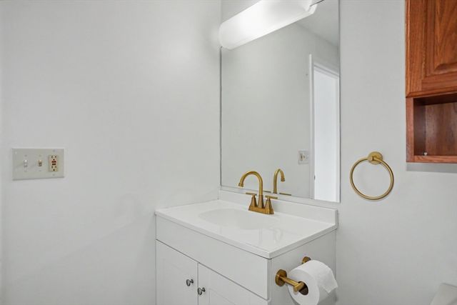 181 Littleton Rd 211, Chelmsford, MA 01824