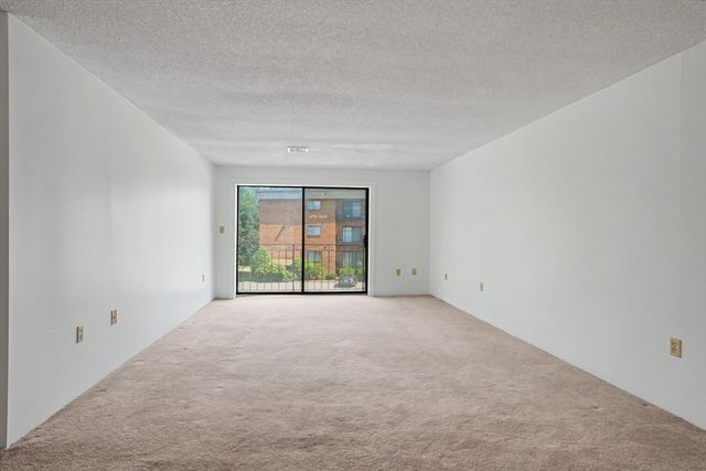 181 Littleton Rd 211, Chelmsford, MA 01824