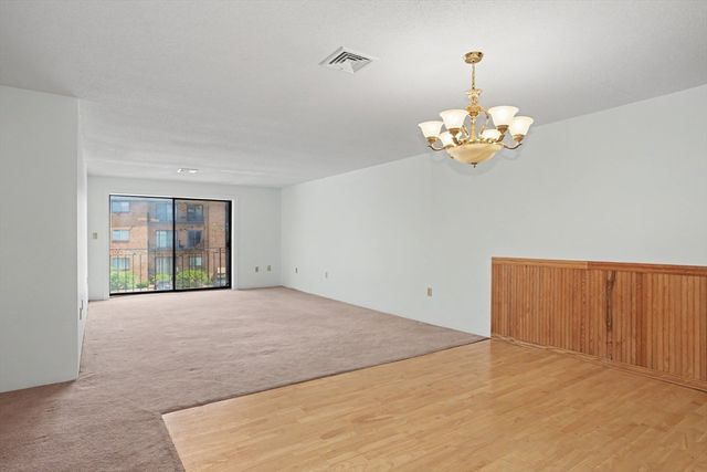 181 Littleton Rd 211, Chelmsford, MA 01824