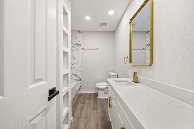 420 Twin Creek Drive, Hurst, TX 76053