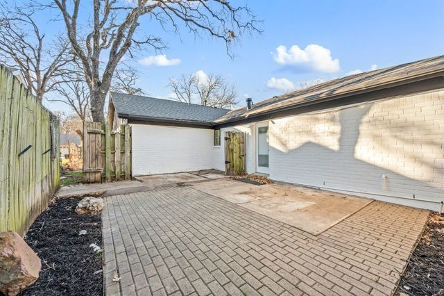 420 Twin Creek Drive, Hurst, TX 76053