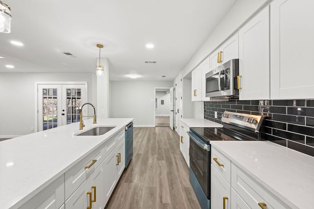 420 Twin Creek Drive, Hurst, TX 76053