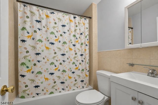 18 Stevens Ave, Jersey City, NJ 07305