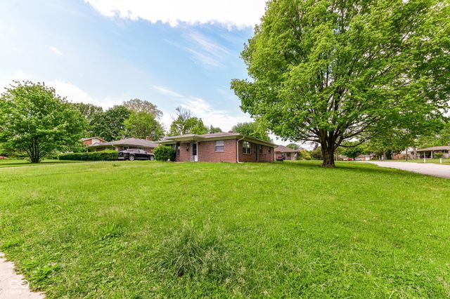 620 Brewer Place, Greenwood, IN 46142