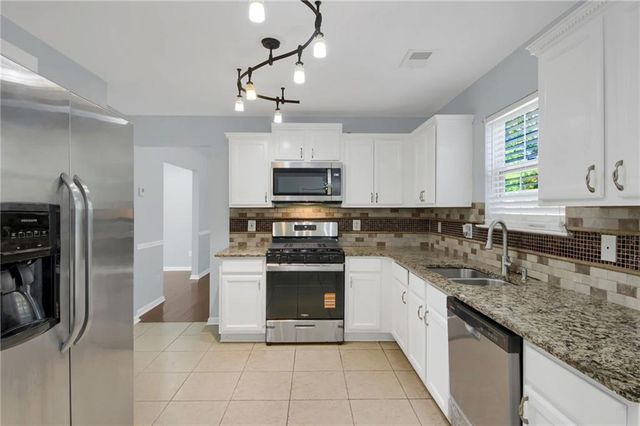 957 Keldron Court, Lawrenceville, GA 30045