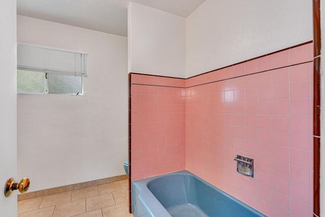 1502 Paradise Lane, Los Banos, CA 93635