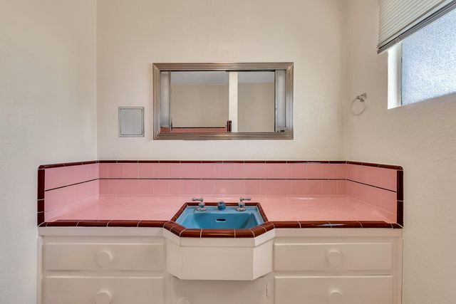 1502 Paradise Lane, Los Banos, CA 93635