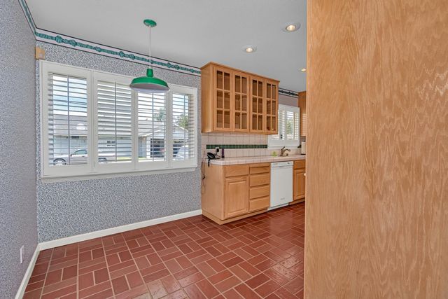 1502 Paradise Lane, Los Banos, CA 93635