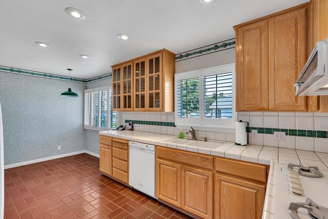 1502 Paradise Lane, Los Banos, CA 93635